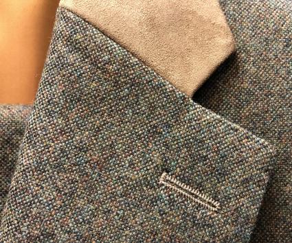Tweed suit with alcantara collar
