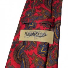 Silk tie: large red Paisley pattern in traditional style