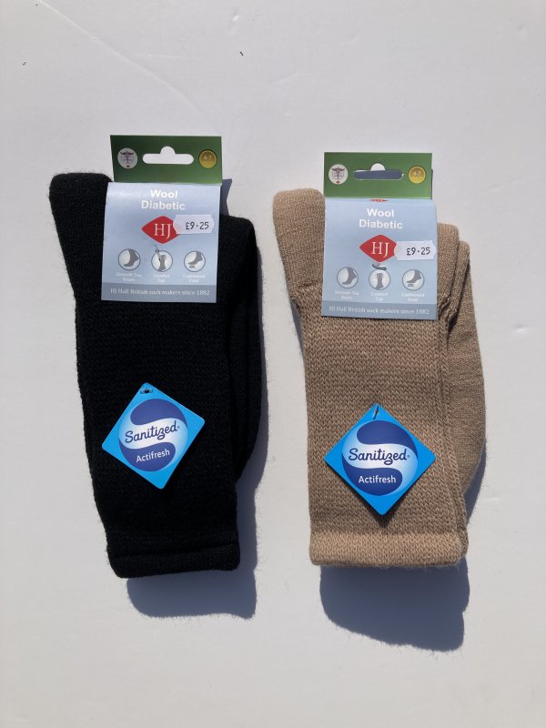 H J Hall H J Hall diabetic socks in wool: size 4-7, in black & oatmeal