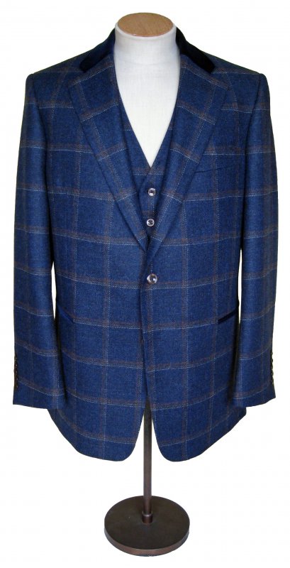 Blue tweed suit with velvet collar